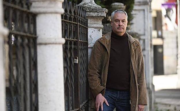 César Sanz, en la Plaza de la Universidad de Valladolid. 