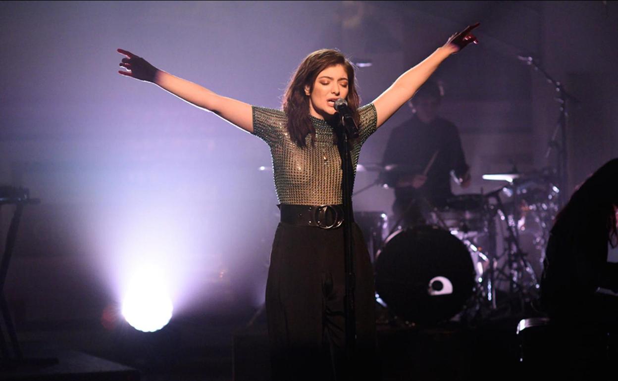 Lorde sorprende con su interpretación del 'Hentai' de Rosalía en un concierto