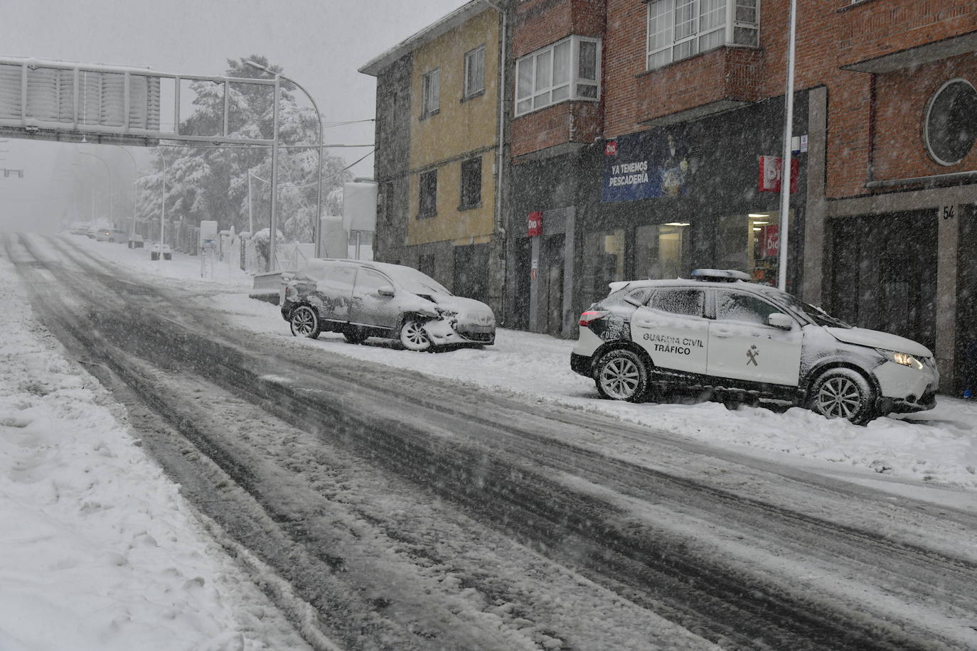 Fotos: La nieve colapsa San Rafael en abril