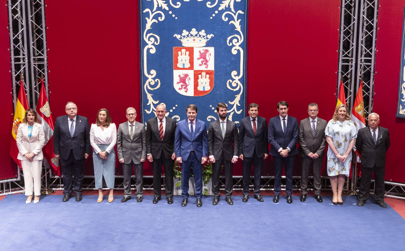 Diferentes momentos de la toma de posesión de los consejeros de la Junta de Castilla y León. 