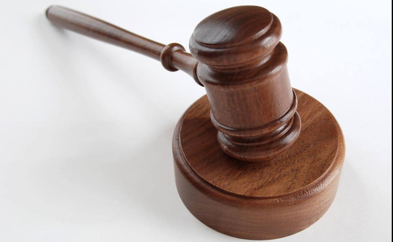 Le piden treinta meses de cárcel en Palencia por tirar a una joven desde un metro de altura