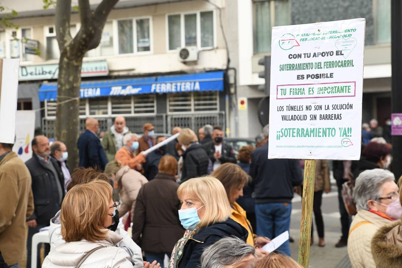 Fotos: Manifestación en Valladolid para exigir que se retome el proyecto de soterramiento