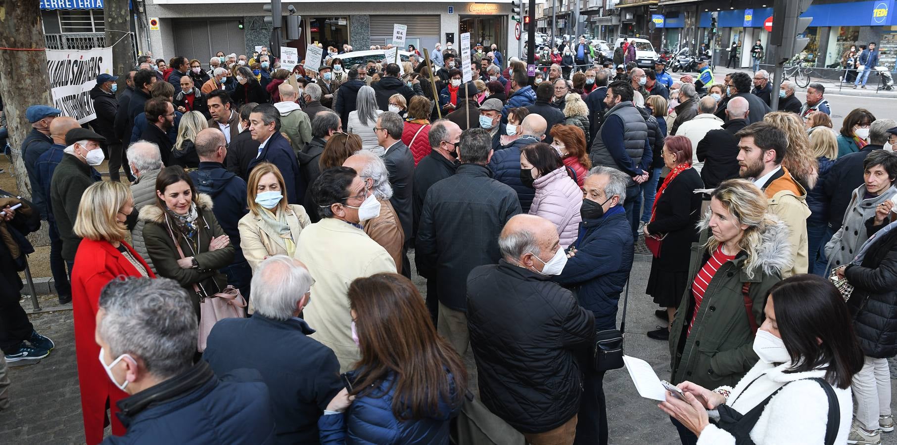 Fotos: Manifestación en Valladolid para exigir que se retome el proyecto de soterramiento