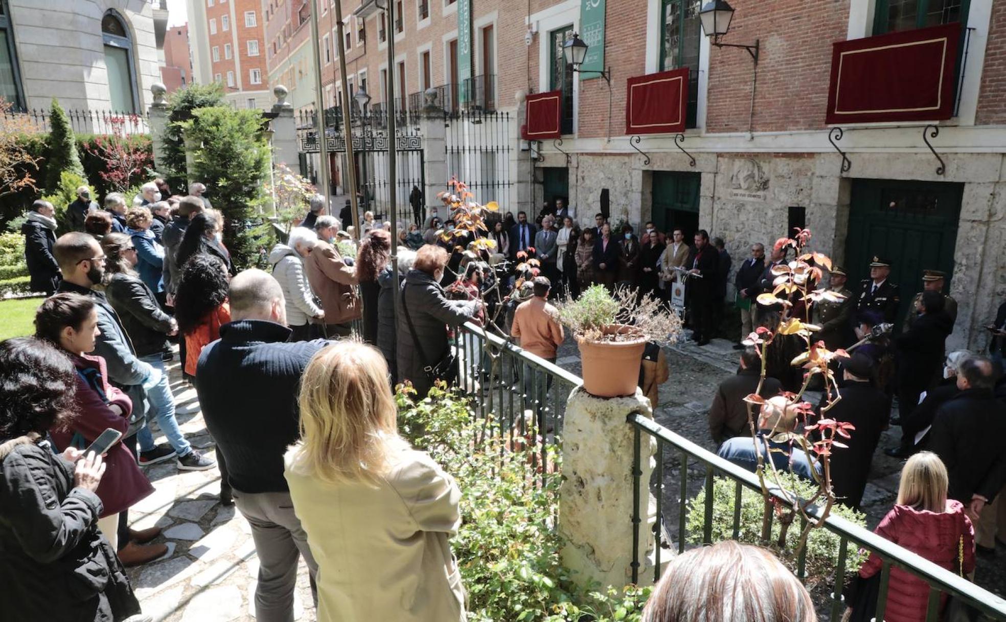 Asistentes al acto organizado en la Casa de Cervantes. 