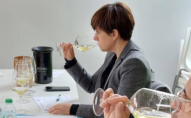 Imagen principal - El Bufón 2021, Val de Vid Verdejo Fermentado en Barrica 2020 y Cuesta de Oro 2021, Premios Sarmiento