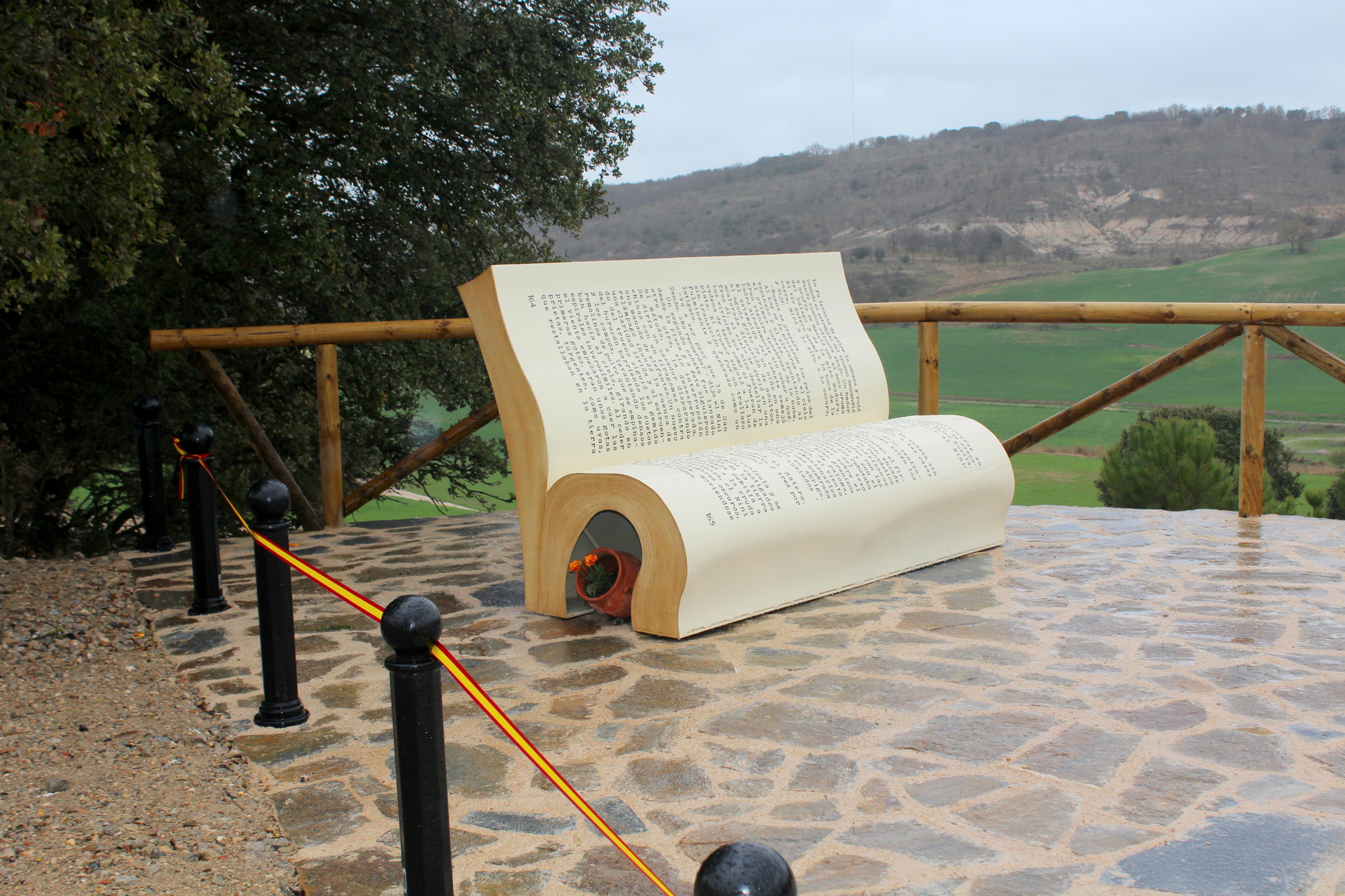 Coincidiendo con el Día del Libro y la Fiesta de Castilla y León, Valdecañas de Cerrato inauguró el Mirador Miguel Delibes