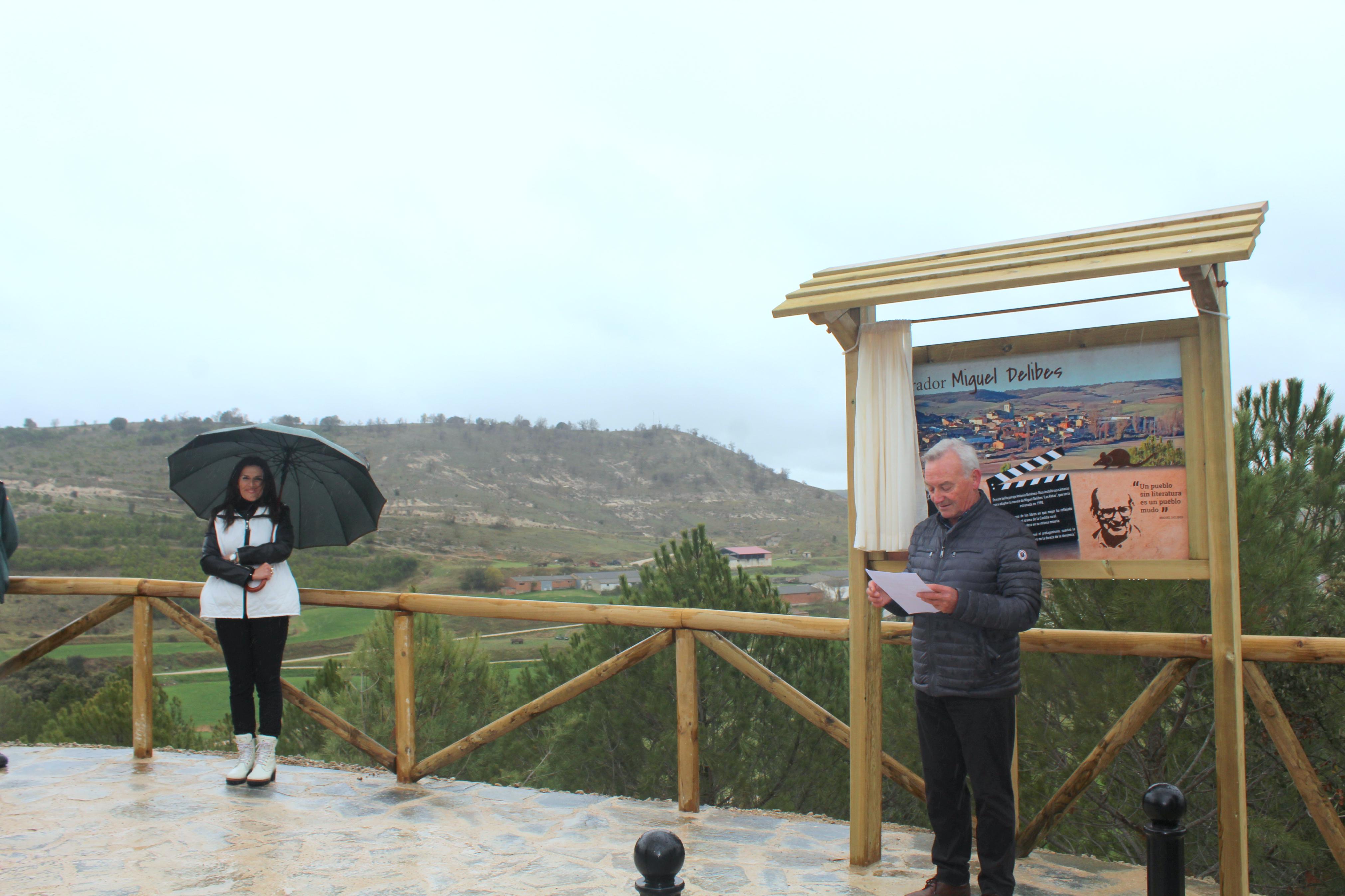 Coincidiendo con el Día del Libro y la Fiesta de Castilla y León, Valdecañas de Cerrato inauguró el Mirador Miguel Delibes