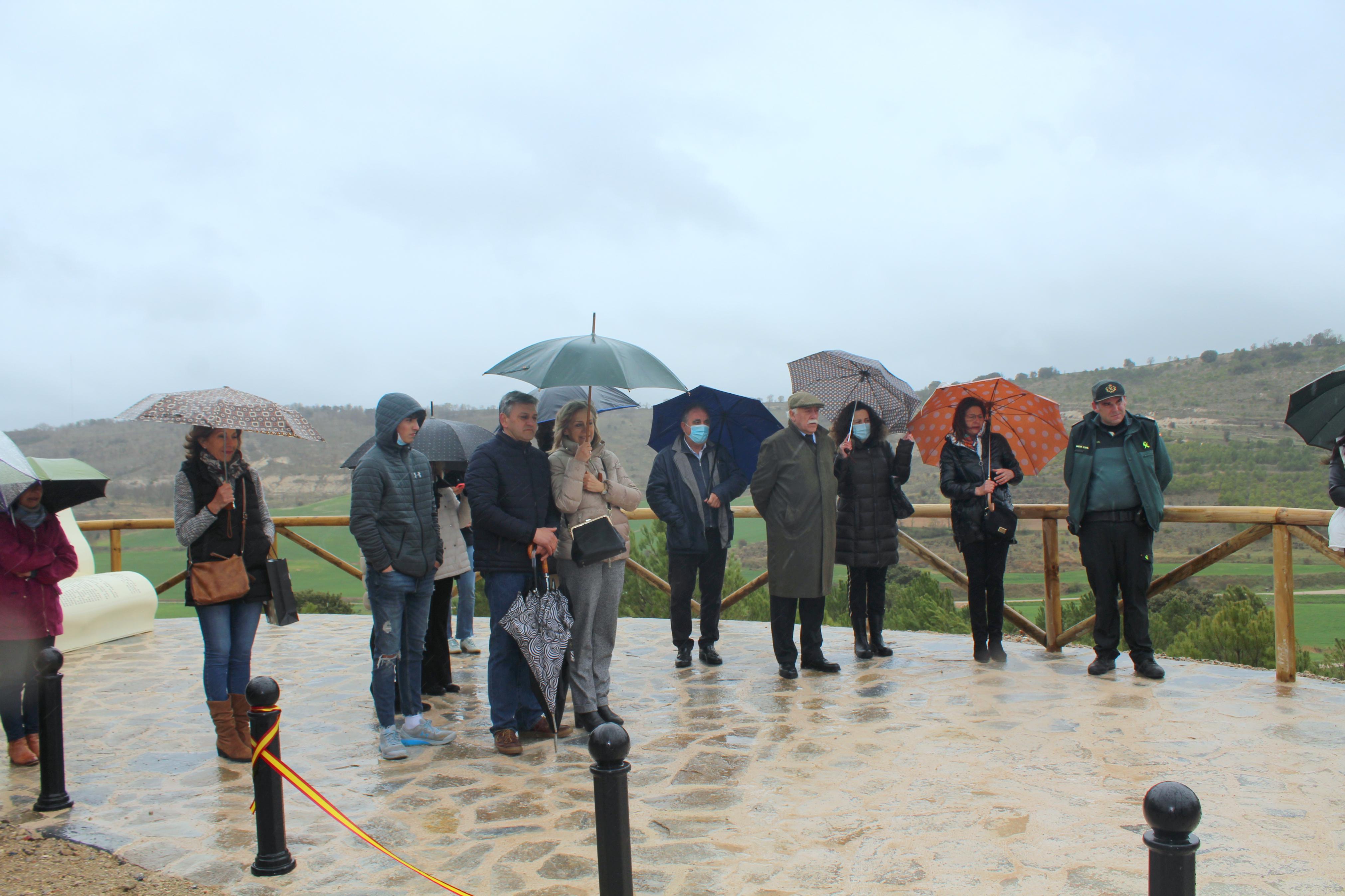Coincidiendo con el Día del Libro y la Fiesta de Castilla y León, Valdecañas de Cerrato inauguró el Mirador Miguel Delibes