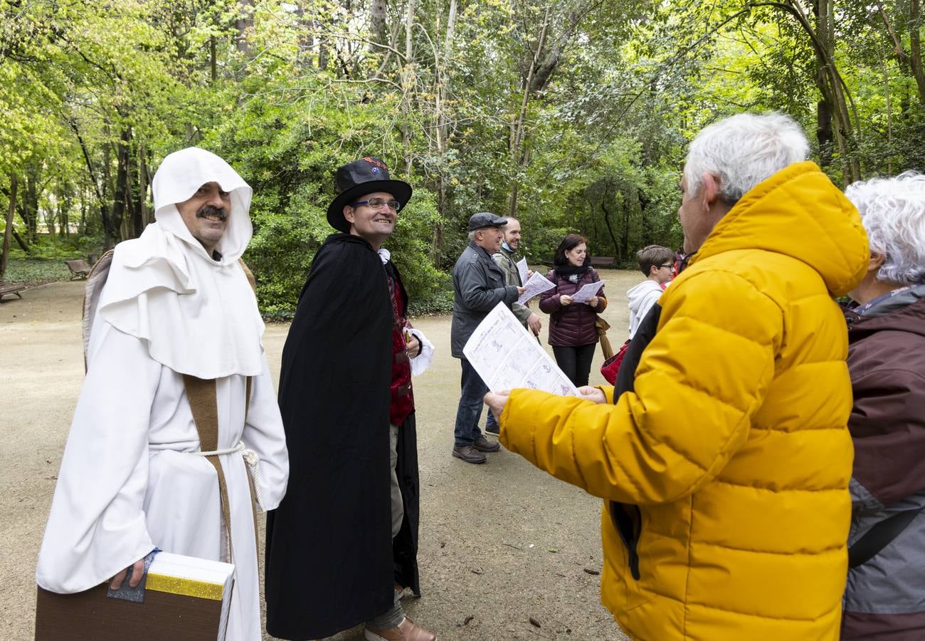 Fotos: Gincana literaria teatralizada en el Campo Grande de Valladolid