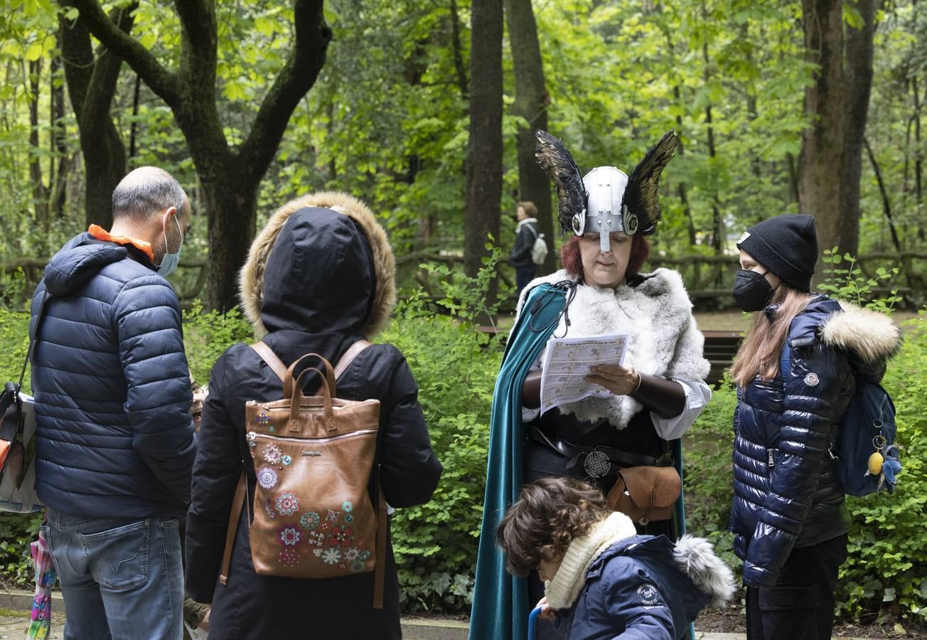 Fotos: Gincana literaria teatralizada en el Campo Grande de Valladolid