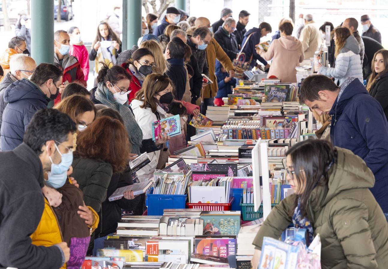 Fotos: Día de Libro en la Plaza de España de Valladolid