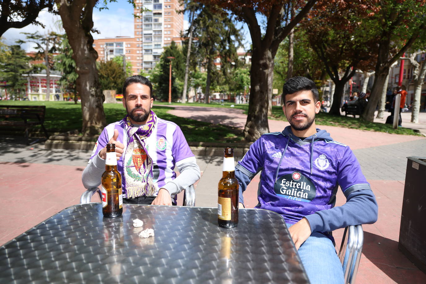 Fotos: La afición del Real Valladolid antes y durante el partido ante el Mirandés (1/2)