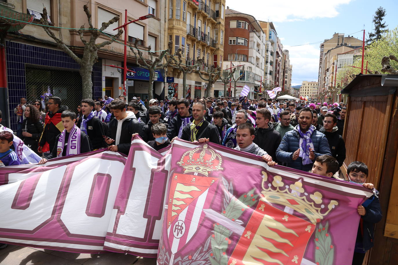Fotos: La afición del Real Valladolid antes y durante el partido ante el Mirandés (1/2)