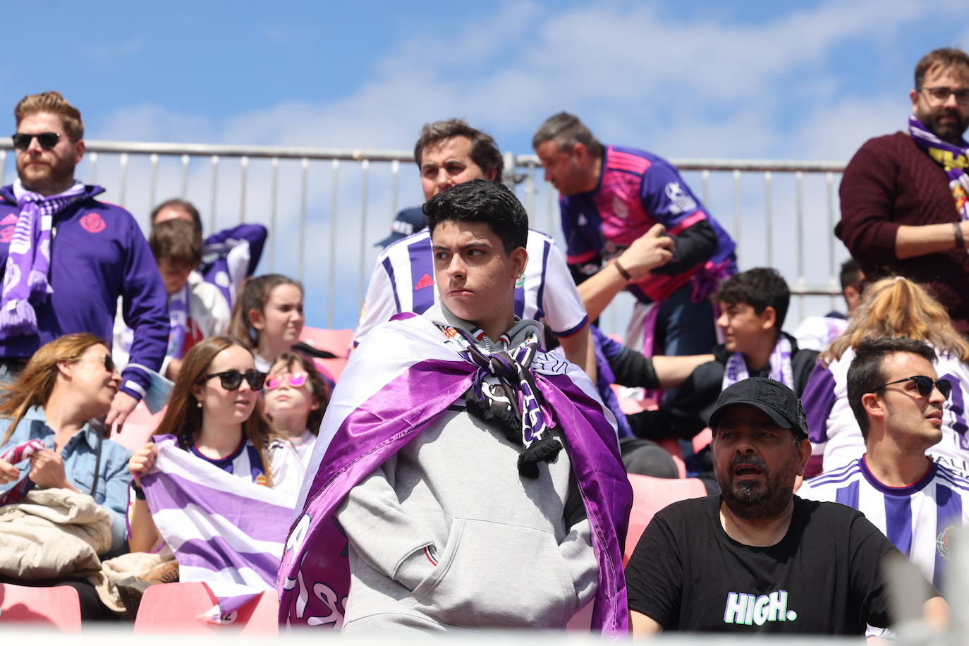 Fotos: La afición del Real Valladolid antes y durante el partido ante el Mirandés (1/2)