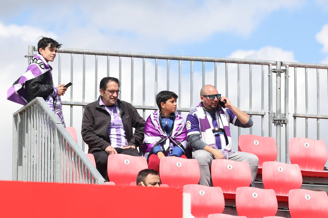 Fotos: La afición del Real Valladolid antes y durante el partido ante el Mirandés (1/2)