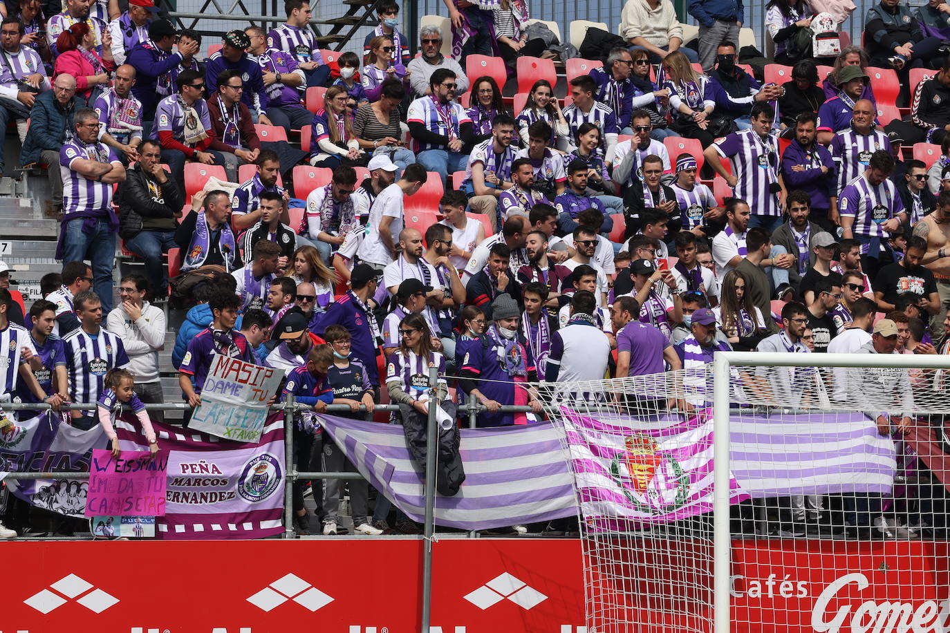 Fotos: La afición del Real Valladolid antes y durante el partido ante el Mirandés (2/2)