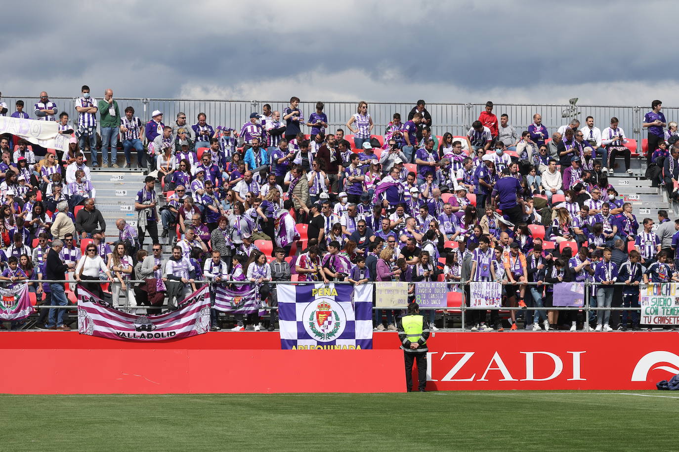 Fotos: La afición del Real Valladolid antes y durante el partido ante el Mirandés (2/2)