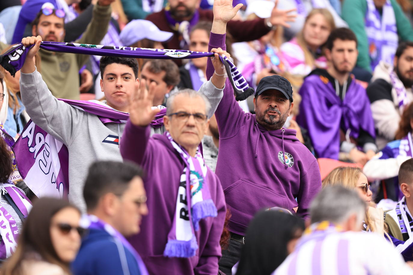 Fotos: La afición del Real Valladolid antes y durante el partido ante el Mirandés (2/2)