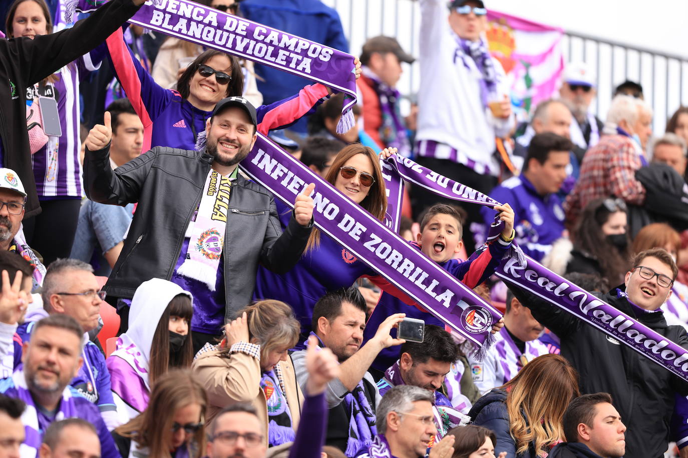 Fotos: La afición del Real Valladolid antes y durante el partido ante el Mirandés (2/2)
