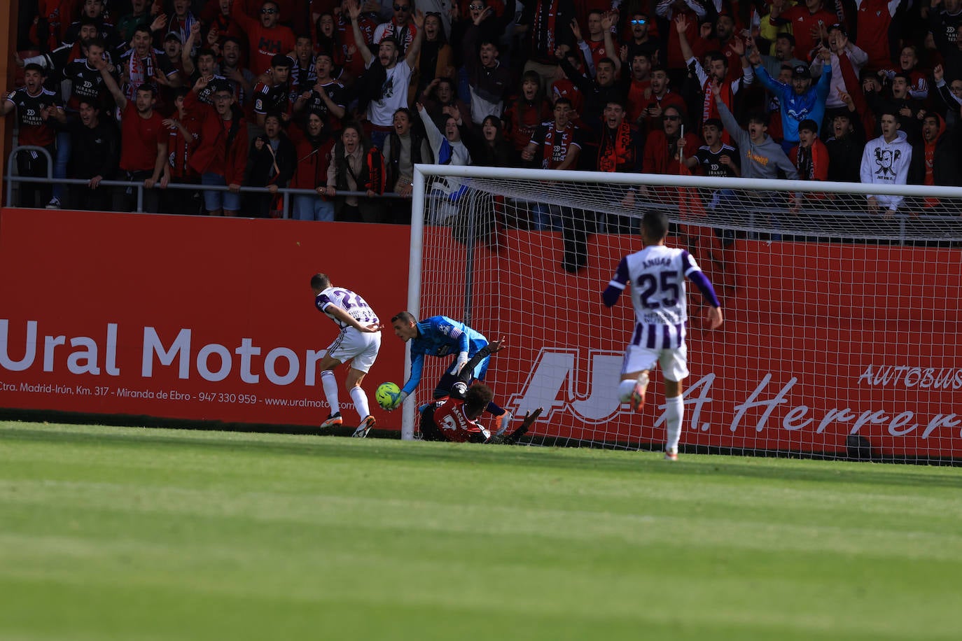 Fotos: Mirandés 0-1 Real Valladolid (1/2)