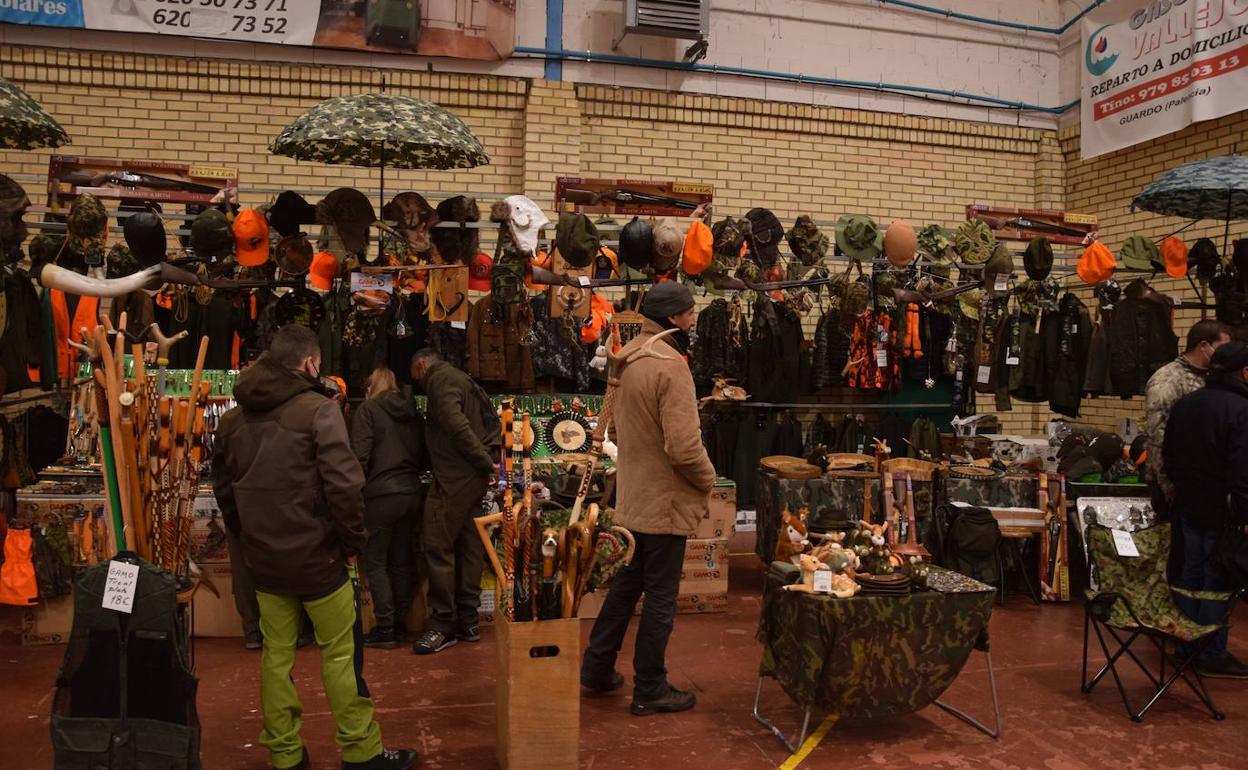 Uno de los puestos instalados en el polideportivo Mara Santos. 