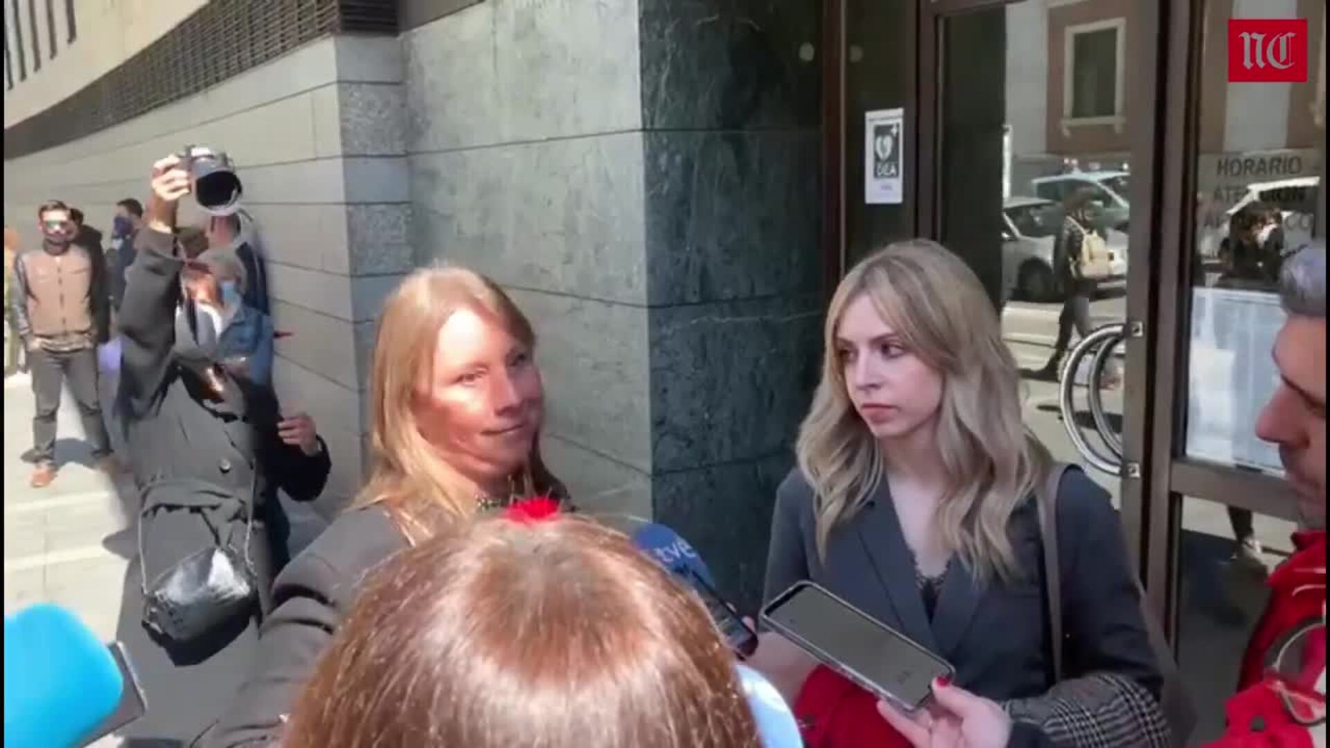 Lorena Iglesias, abogada de Ramón G., habla a la entrada de los juzgados de Valladolid