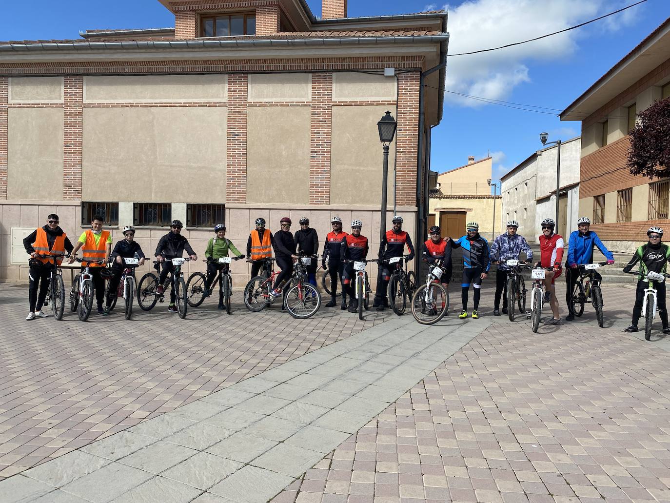Algunos de los participantes en la marcha cicloturista. 
