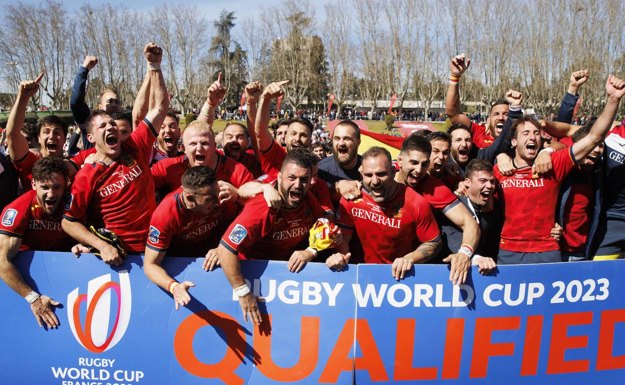 Los jugadores de la selección española de rugby celebran su clasificación tras derrotar a Portugal 