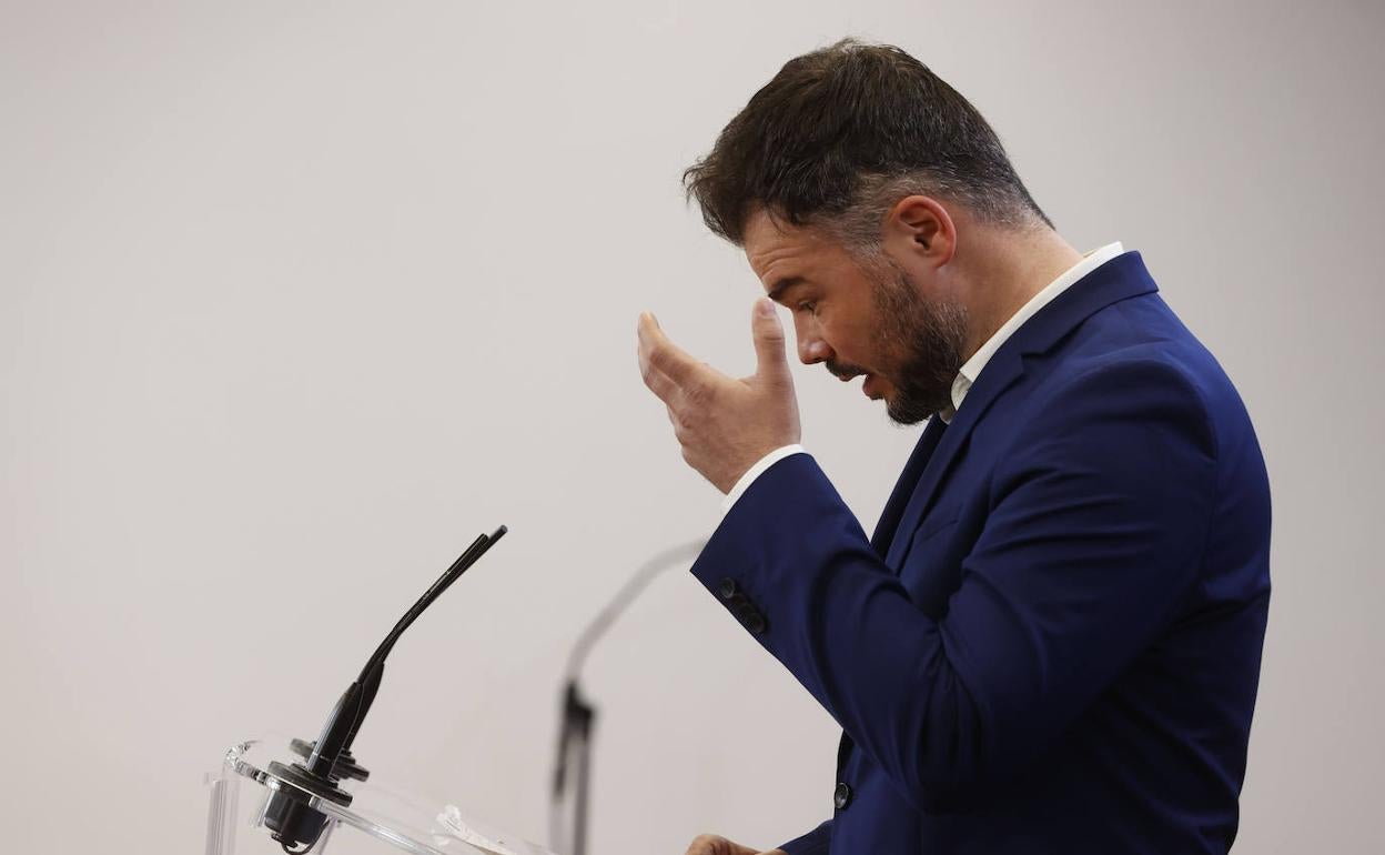 El portavoz parlamentario de ERC, Gabriel Rufián, en rueda de prensa. 