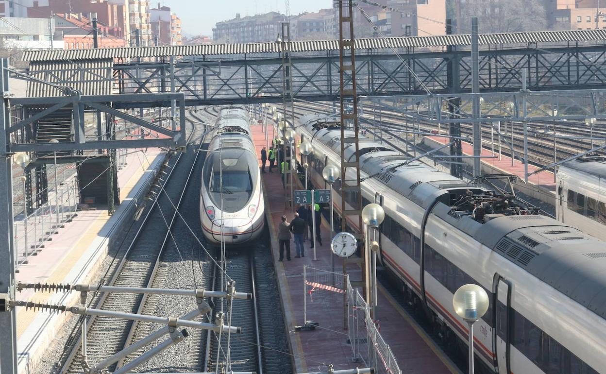 Trenes en la estación Campo Grande de Valladolid.