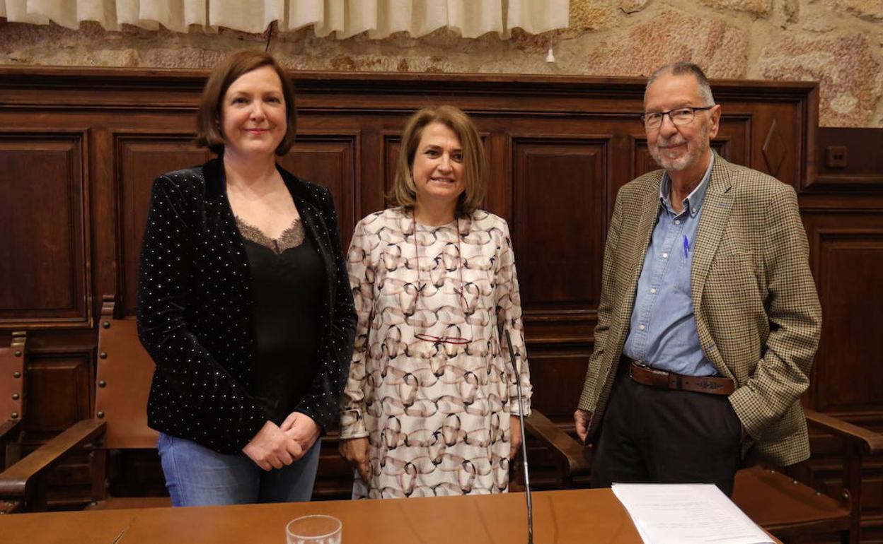 Integrantes de la mesa presidencial del acto.