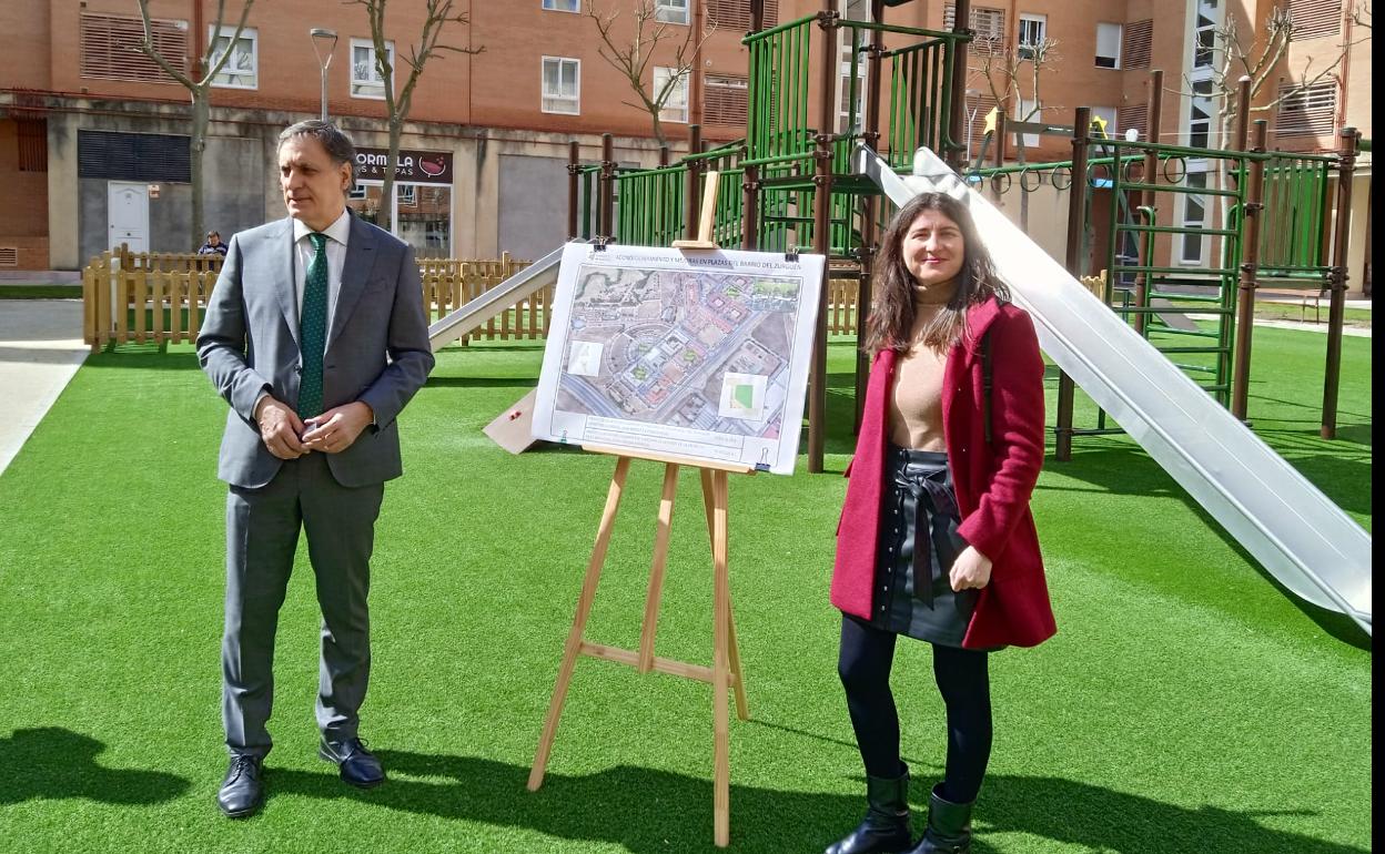 El alcalde y la concejala de Medio Ambiente,. 