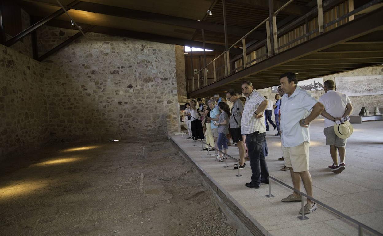 Visitas guiadas en el edificio del cerro de San Vicente .