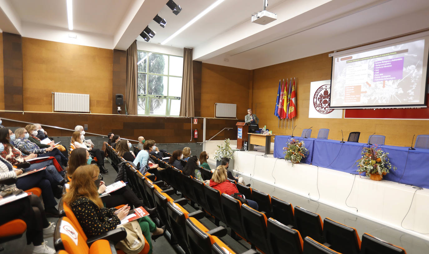 Fotos: Jornada científica con Alfredo Corell en Palencia sobre inmunología