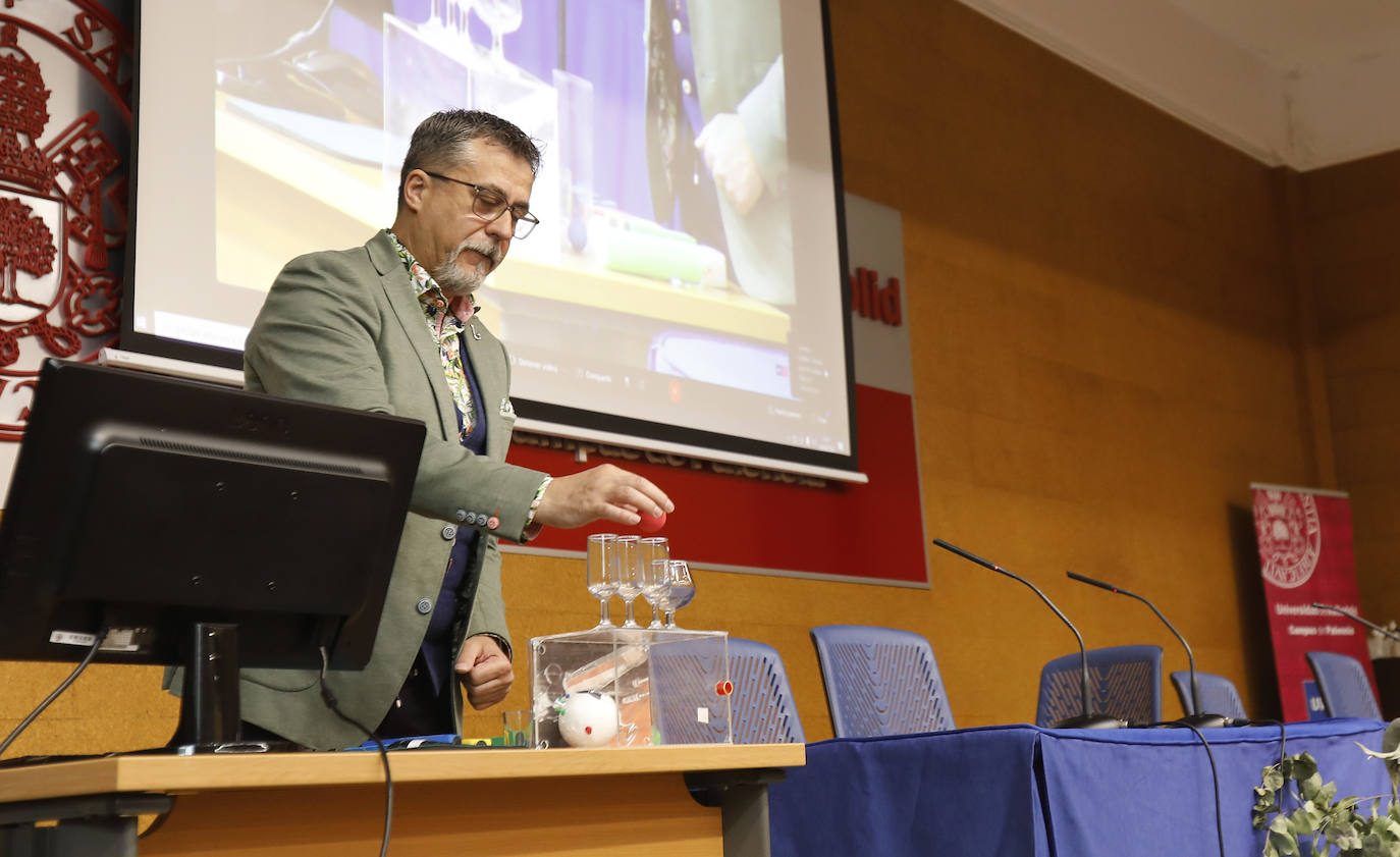 Fotos: Jornada científica con Alfredo Corell en Palencia sobre inmunología