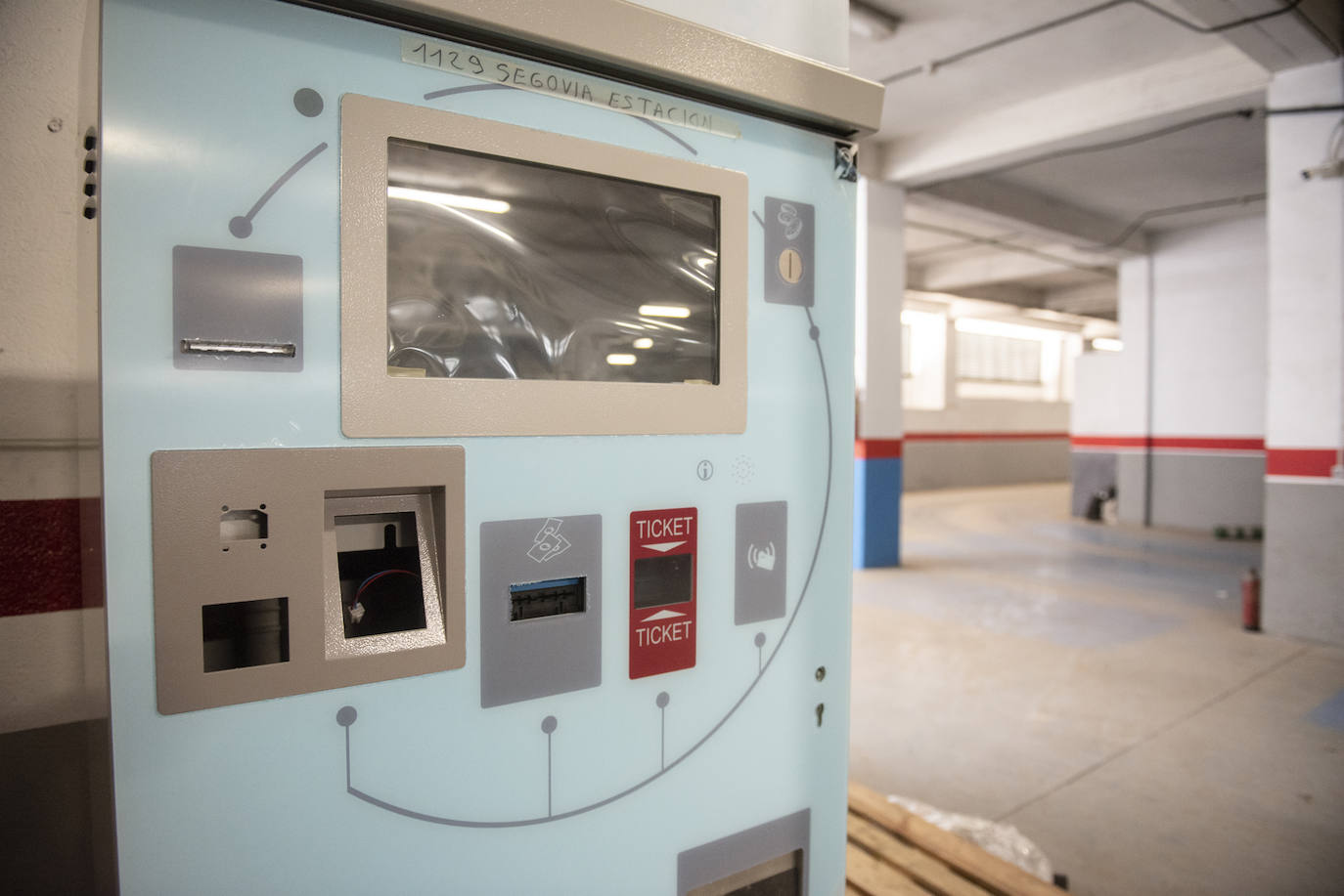 Una de las nuevas máquinas para el pago del aparcamiento de Ezequiel González.