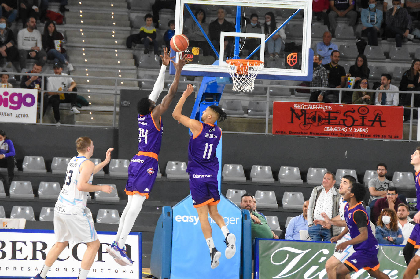 Fotos: El Palencia Baloncesto regresa a la victoria