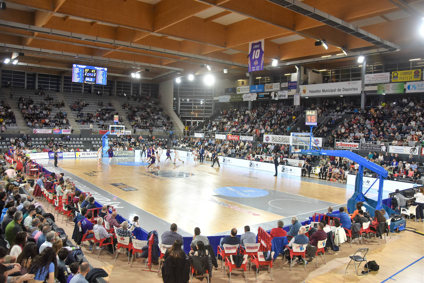 Fotos: El Palencia Baloncesto regresa a la victoria
