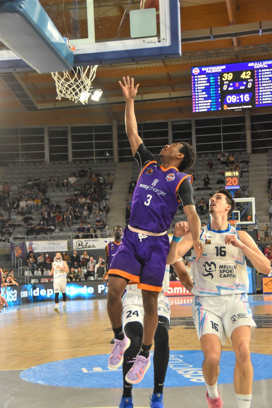 Fotos: El Palencia Baloncesto regresa a la victoria