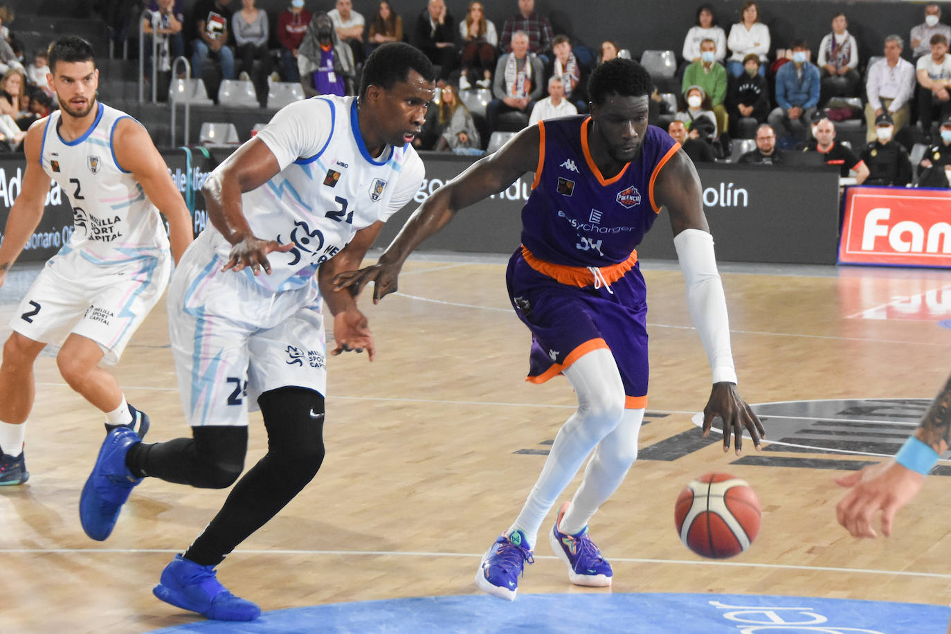 Fotos: El Palencia Baloncesto regresa a la victoria