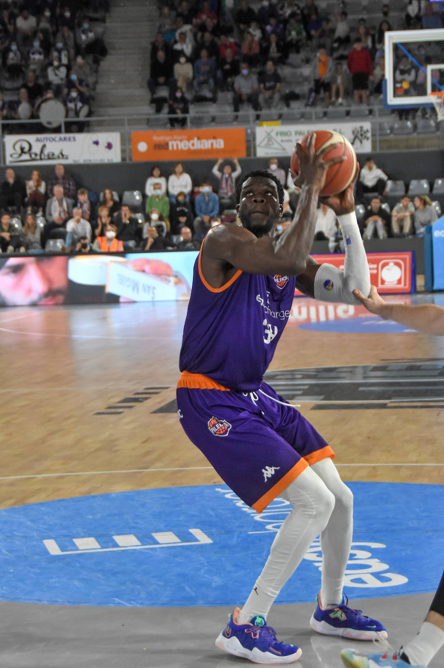 Fotos: El Palencia Baloncesto regresa a la victoria