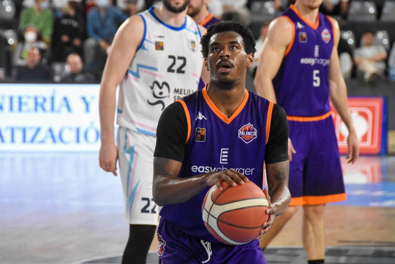 Fotos: El Palencia Baloncesto regresa a la victoria