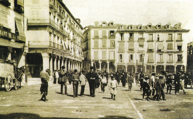 La Plaza Mayor de Valladolid, donde sucedieron los hechos, en una fotografía de los años 30. 