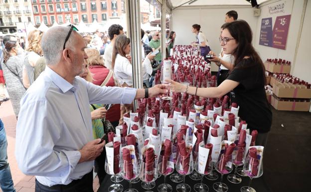 Caseta de la organización donde se adquieren los bonos, copas y portacopas y las fichas para canjear por los vinos. 