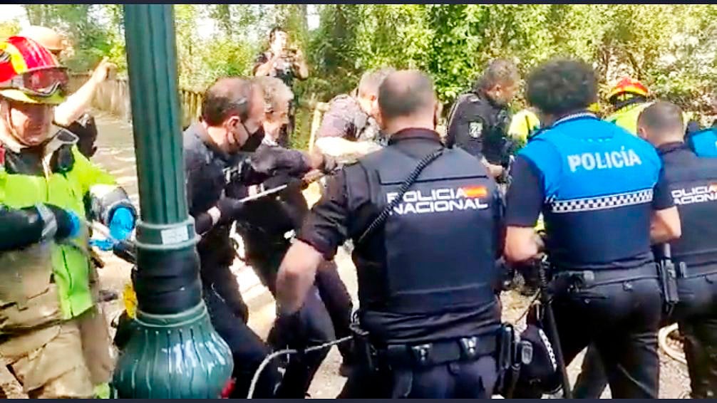 Rescatan a un hombre ebrio tras caerse por un terraplén cerca del Pisuerga