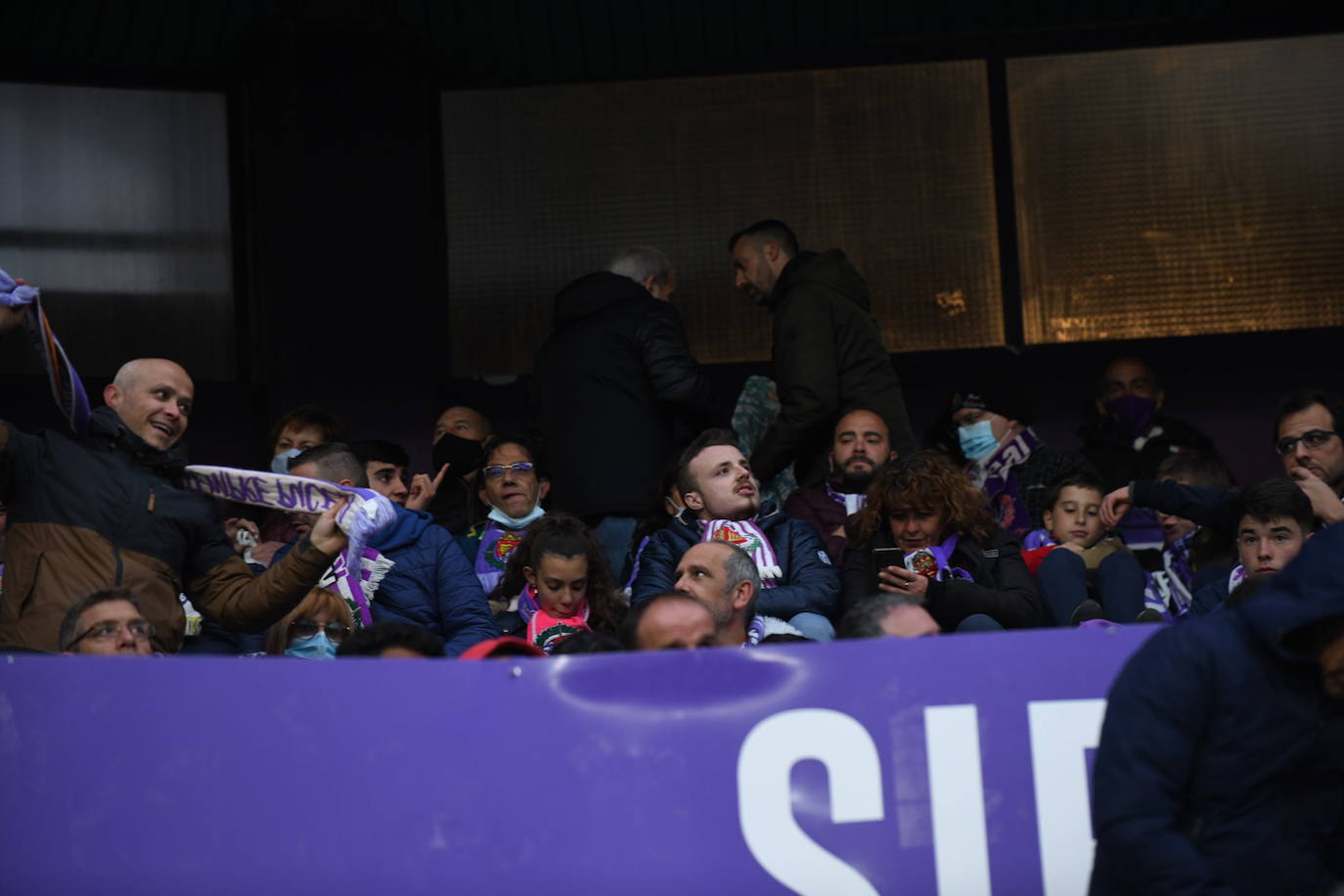 Aficionados en las gradas del Zorrilla durante el encuentro con la Real Sociedad B. 