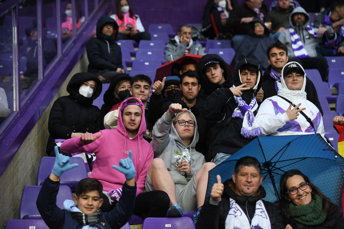 Aficionados en las gradas del Zorrilla durante el encuentro con la Real Sociedad B. 