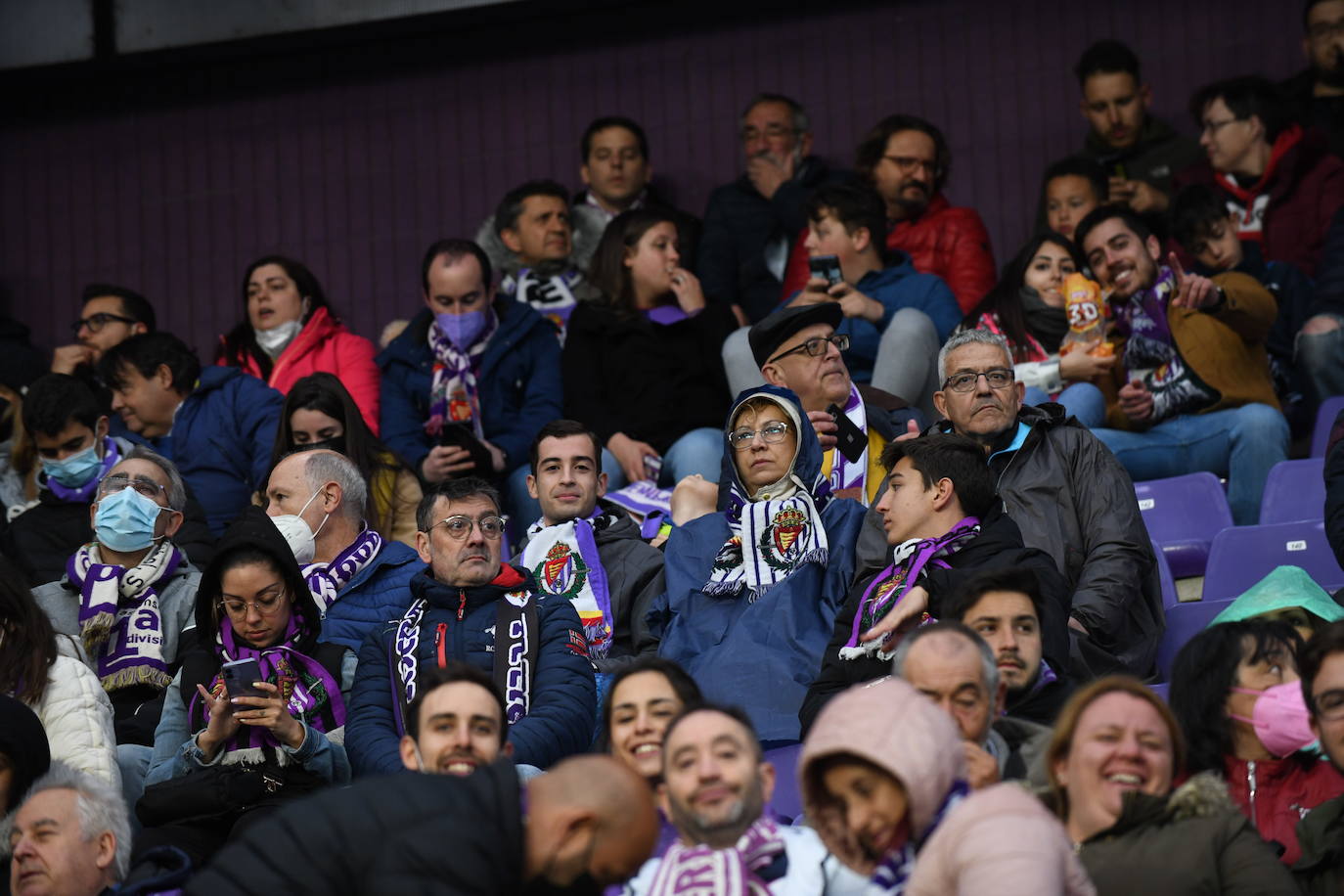 Aficionados en las gradas del Zorrilla durante el encuentro con la Real Sociedad B. 