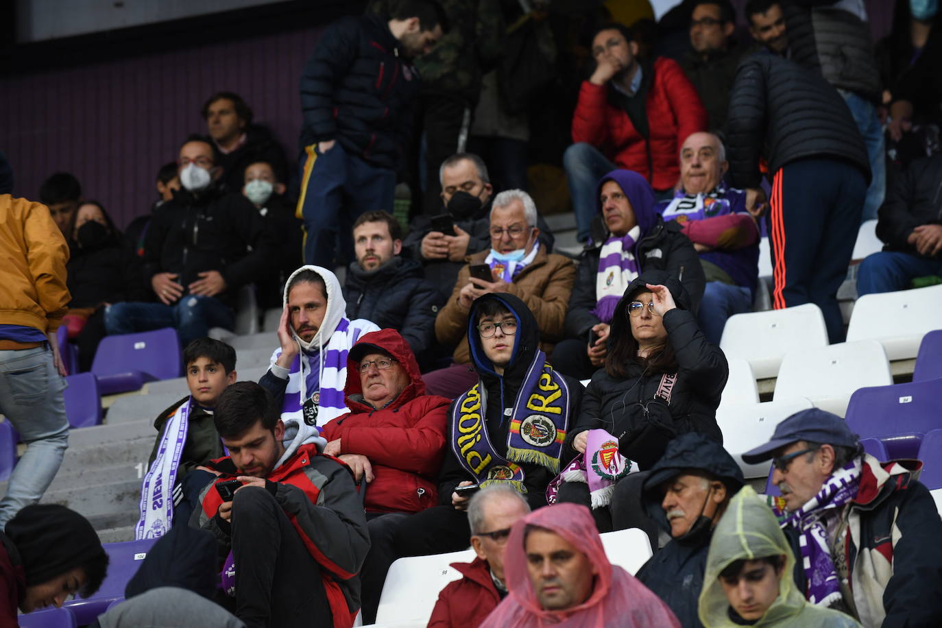 Aficionados en las gradas del Zorrilla durante el encuentro con la Real Sociedad B. 