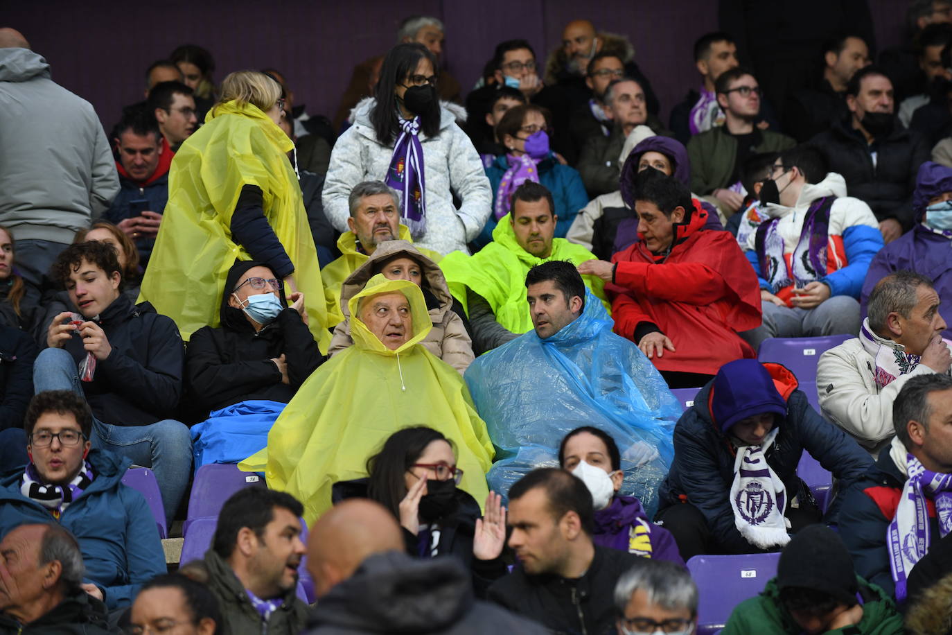 Aficionados en las gradas del Zorrilla durante el encuentro con la Real Sociedad B. 